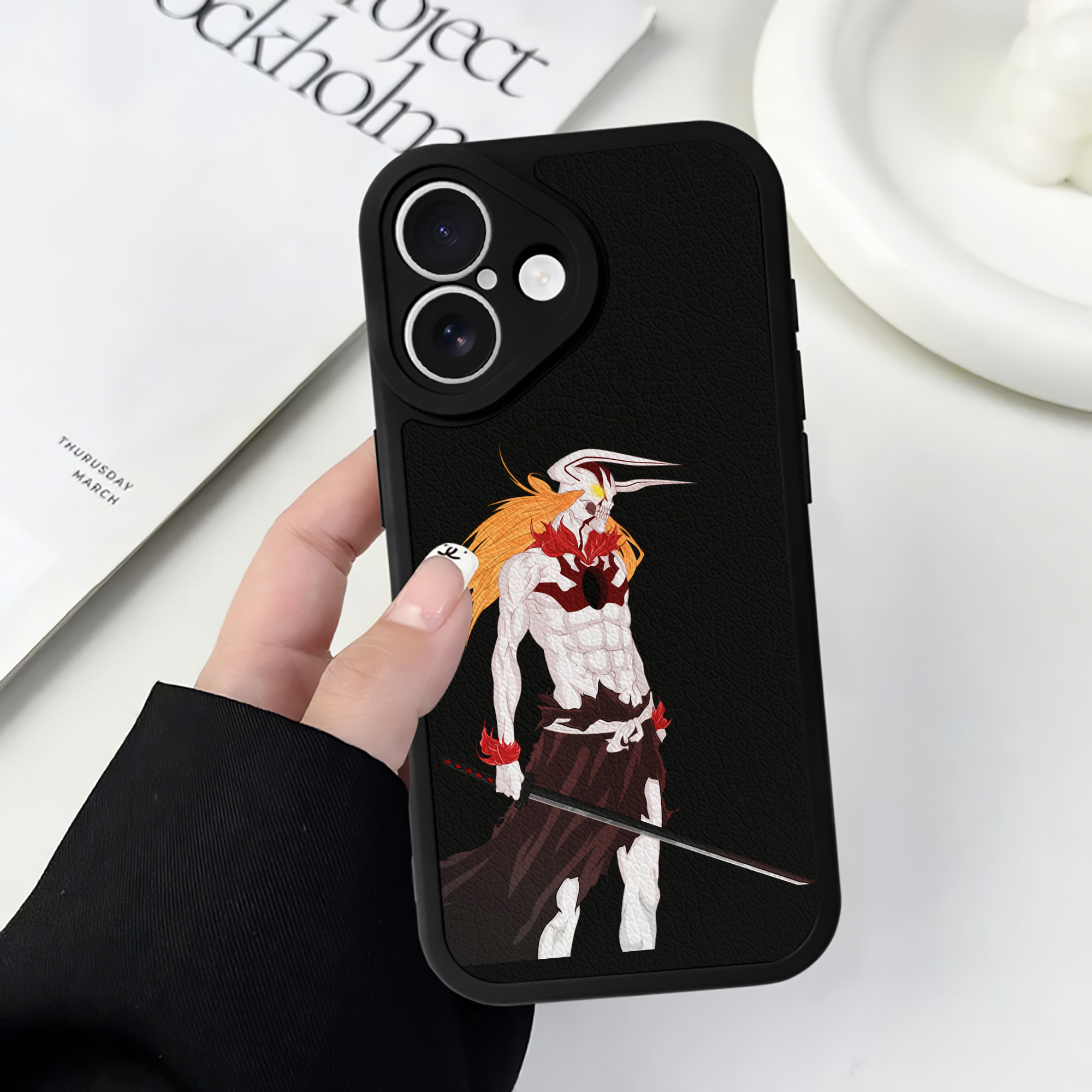 （画像用） ブリーチ 黒崎一護（くろさき いちご）BLEACH Kurosaki Ichigo 【iPhone 16シリーズ対応】シリコンスマホケース（レザー調） 材質：シリコン